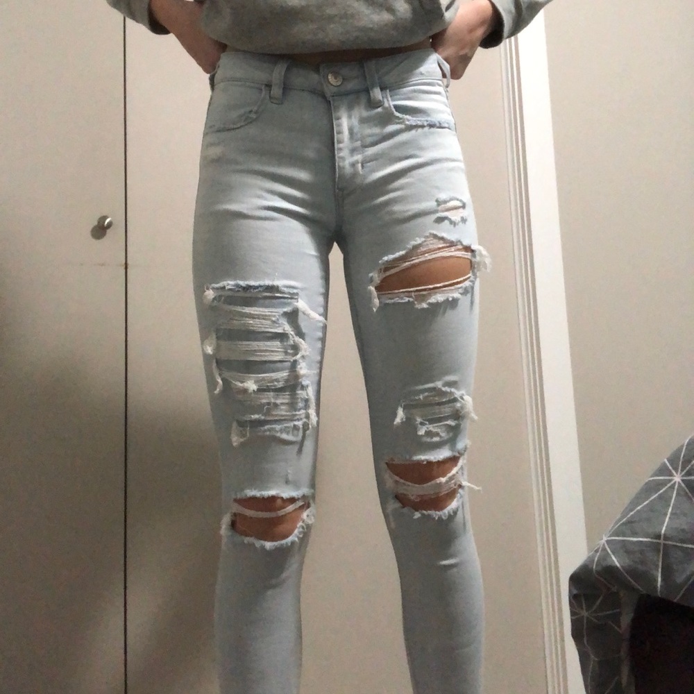 Ripped light blue jeans
